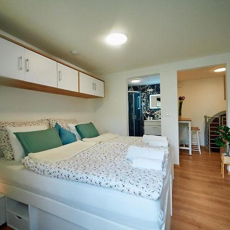 Apartment Fuer 2 Erwachsene Und 2 Kinder, Ausgestattet Mit Einem Weinkeller Und Einem Kleinen Hof - Self-Made Fruehstueck Inbegriffen Рец Екстериор снимка