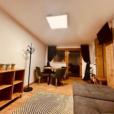Apartment Fuer 2 Erwachsene Und 2 Kinder, Ausgestattet Mit Einem Weinkeller Und Einem Kleinen Hof - Self-Made Fruehstueck Inbegriffen Рец Екстериор снимка