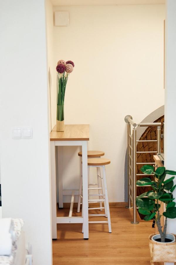Apartment Fuer 2 Erwachsene Und 2 Kinder, Ausgestattet Mit Einem Weinkeller Und Einem Kleinen Hof - Self-Made Fruehstueck Inbegriffen Рец Екстериор снимка